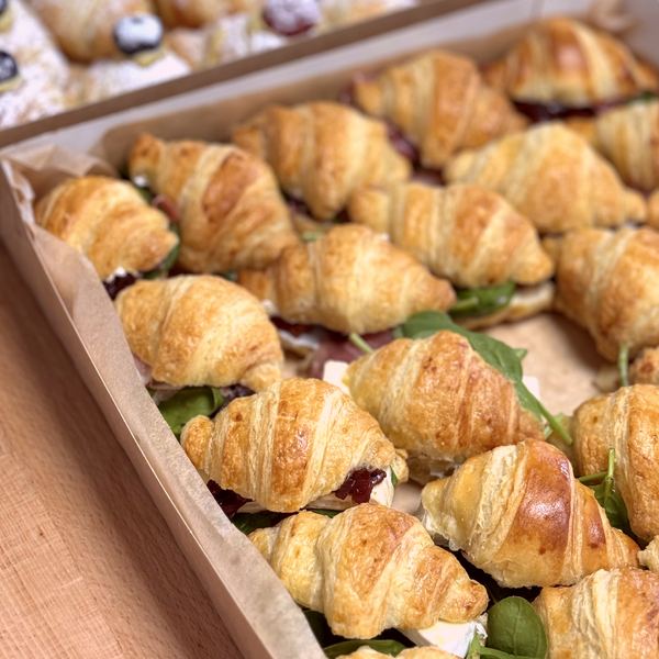 Mini croissant box